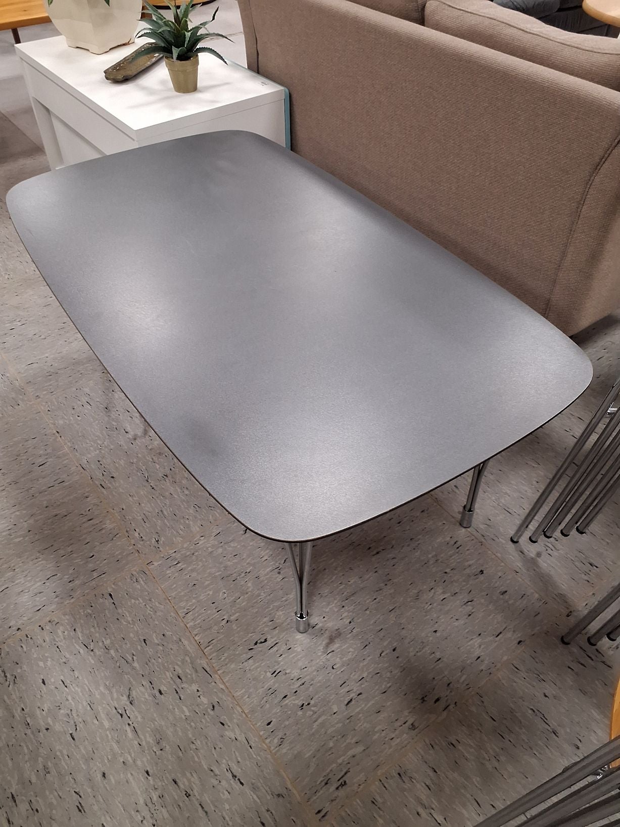 Stort sofabord gråt